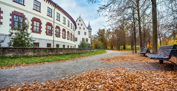 2018年月27日德国梅宁根图林城堡公园秋天市有色教育图片