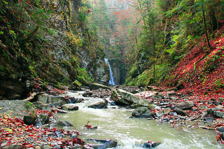 落下环境水秋天有瀑布和山河的风景秋天有瀑布和山河的风景里秋天风景图片