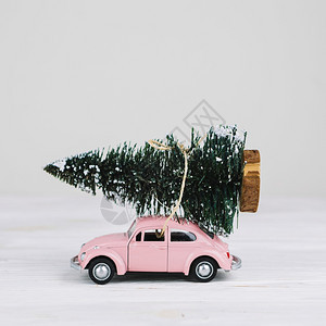 桌子白色的清晰度和高品质的美丽摄影微型汽车与圣诞树高质量和清晰度的美光照片概念优质和清晰度的漂亮照片设计精美蓝色的图片
