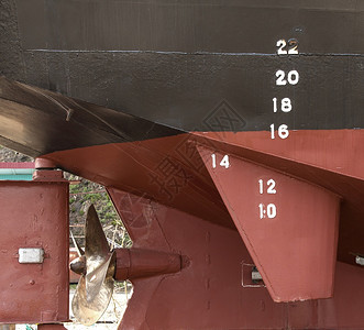 商业的堪察加造船厂木材滑道螺旋船造厂木材滑道螺旋船树木水图片