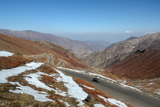 巴基斯坦KhyberPakhtunkhhwa山区巴布萨公路通风高速的景观车道农村路线图片