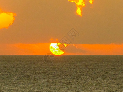 海岸景观结石复活节岛上的日落海洋中的颜色复活节岛上的日落图片