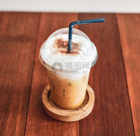 马克杯店铺咖啡的木制桌上冰咖啡食品和饮料浓咖啡图片