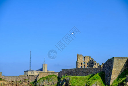 古尔高飞在联合王国中世纪的Tyynemouth隐修馆和城堡的废墟上修道院历史英国图片