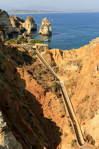 葡萄牙Algarve的著名PontadaPiedade岩石橙旅游结图片