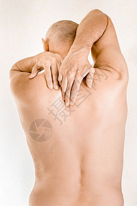瓜拉纳皮白种人卫生保健背部在肩膀之间进行按摩因为神经被抽动的脊椎骨脱落导致胸疼痛左上下脊椎骨擦伤图片