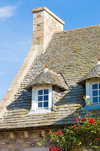 建造田园诗般的漂亮英式法国布里塔尼的漂亮房子图片