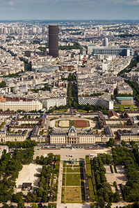 从法国巴黎埃菲尔铁塔到火星堡的空中观察正方形首都摩天大楼图片