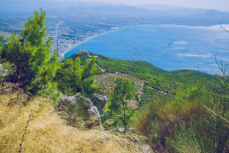 旅游的海浪岸MoniOsiouPatapiou希腊山区和水域蓝海2019年月4日图片