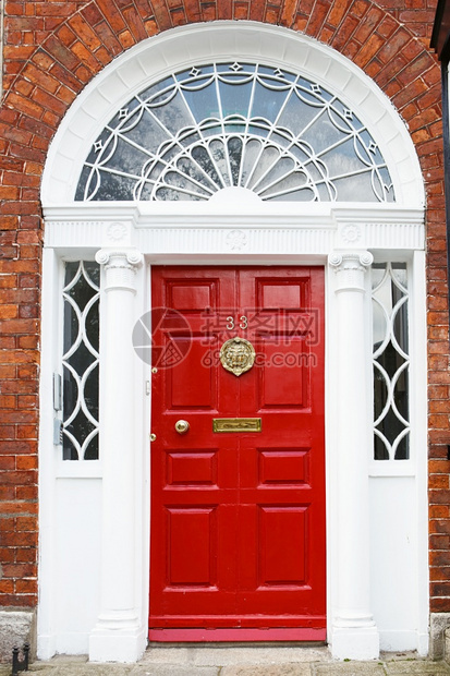 入口爱尔兰都柏林的红门向都柏林的格鲁吉亚门房前拱柱子建筑学图片