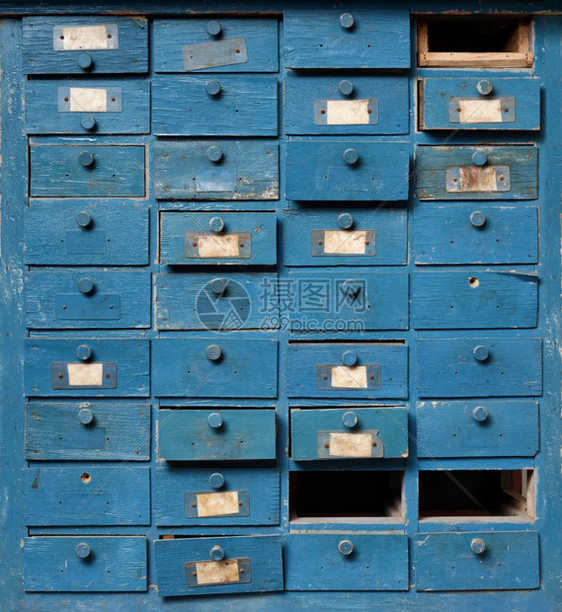 内阁背景和纹理旧的破碎蓝木柜有抽屉旧的蓝木纸柜有抽屉架子古董图片
