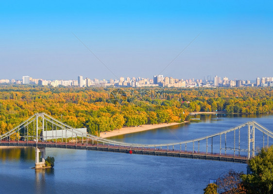 街道第聂伯河天空横跨第尼伯尔河的佩德斯海桥图片