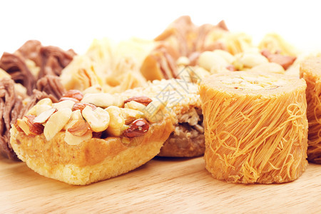 木制桌上的不同东方甜食baklava东方SweetBaklava芝麻东方的传统图片