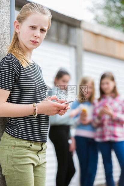 存在前少女受到短信的欺凌骚扰女图片