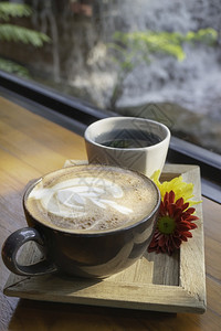 食物花园的拿铁咖啡茶杯股票照片美好的春天图片
