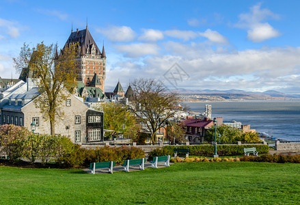 魁北克老城上和加拿大魁北克圣劳伦斯河全景观加拿大魁北克城市景观地标历史图片