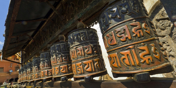 旅游观光地点藏铜祈祷车斯瓦扬布哈拉寺猴庙教科文组织世界遗产锡派加德满都尼泊尔亚洲经典的图片