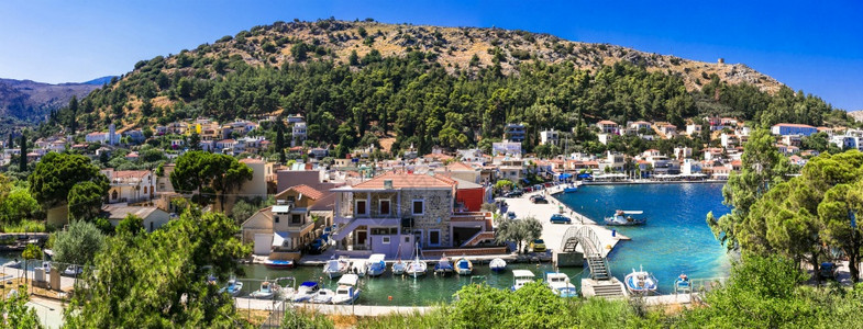 夏天港口风景优美希腊Chios岛Lagkada传统捕鱼村希奥斯岛图片