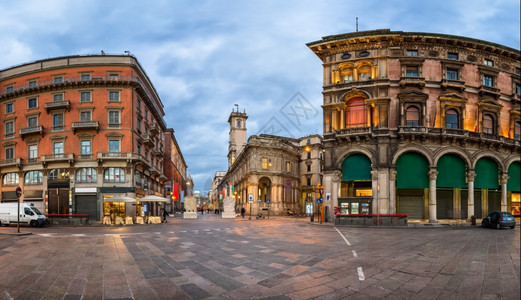 意大利米兰的教堂广场和早上的商业街尾根道城市图片