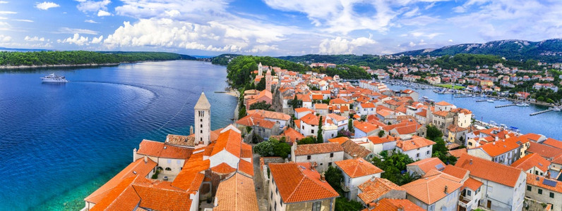 历史旅游屋克罗地亚美丽的岛屿拉布Rab钟楼的城景全图片