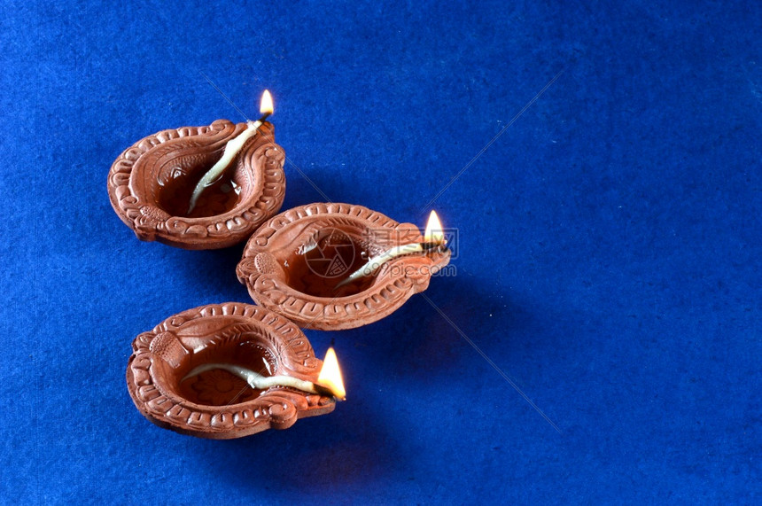 戴瓦利庆典期间点燃的Claydiya灯声欢迎卡片设计印度光节叫做Diwali吉祥祷告排灯节图片