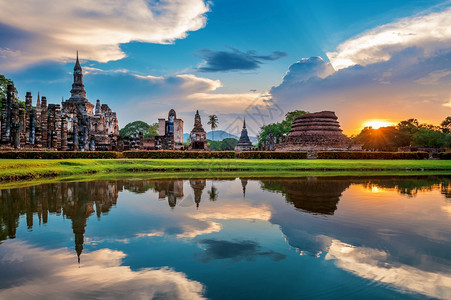 在泰国Sukhothai历史公园WatMahathe寺系教科文组织世界遗产地的Sukhothai地区佛像和WatMahathTe图片