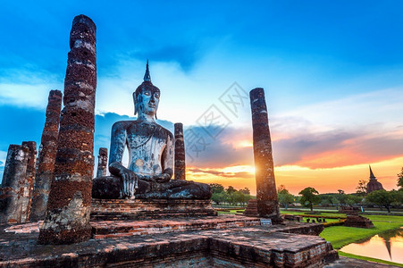 玛哈泰地点在国Sukhothai历史公园WatMahathe寺系教科文组织世界遗产地的Sukhothai地区佛像和WatMaha图片