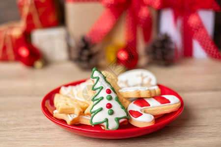 克劳斯圣诞快乐自制饼干在木桌背景Xmas派对节假日和新年快乐概念十二月食物图片