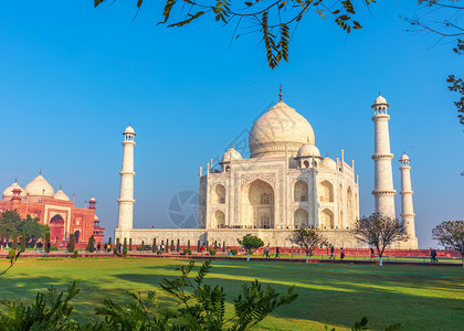 泰姬陵和蓝天美丽的景色印度泰姬陵和蓝天印度墓历史鸟图片