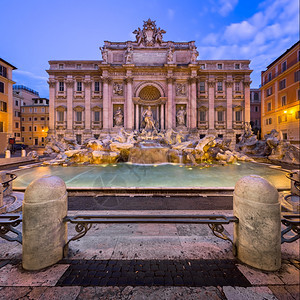 特莱维喷泉和广场在早晨罗马意大利地标水蓝色的图片