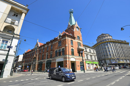 在下面路波兰克拉科夫2019年5月日环球之下的房子和Krakow最古老的书店之一波兰TadeuszStryjenski古代建筑和图片
