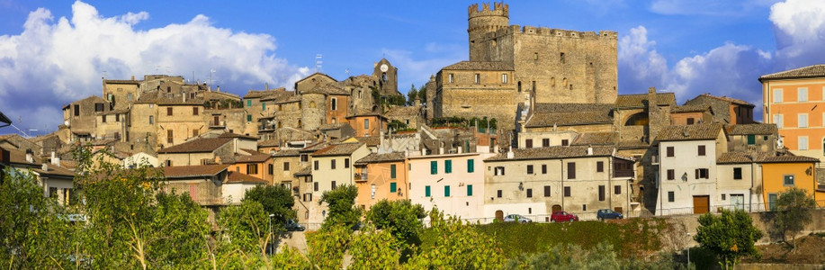 镇意大利语传统中世纪乡村borgo意大利NazzanoRomano有令人印象深刻的城堡Medieval山峰高地意大利Nazzan图片