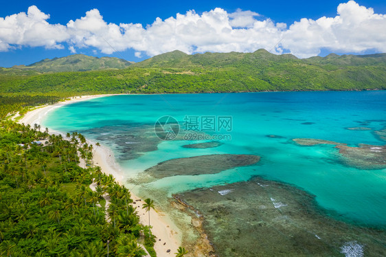 多米尼加RinconBaySamana半岛Rincon海滩极好热带全景的空中摄影晴天目的地旅游图片