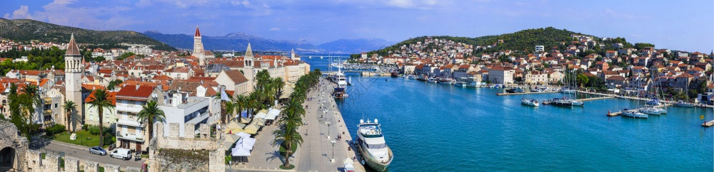 景观克罗地亚旅行和标达尔马提亚美丽的Trogir广受欢迎的旅游景点港口丰富多彩的图片
