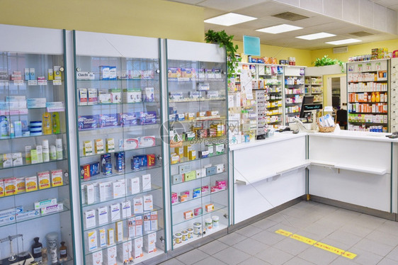 药店里的药品药物图片