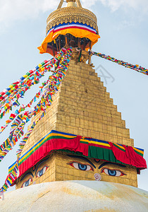 遗产BoudhanathStupa和在加德满都的祈祷旗帜尼泊尔布杜达斯图帕的佛教区是世界上最大的教区之一佛塔旅行图片