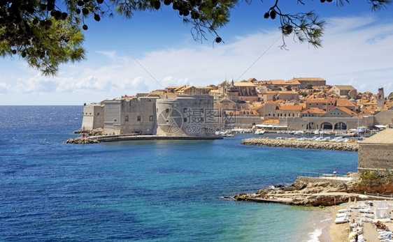 亚得里海克罗地历史古老城镇Dubrovnik的图片视全景结石水图片