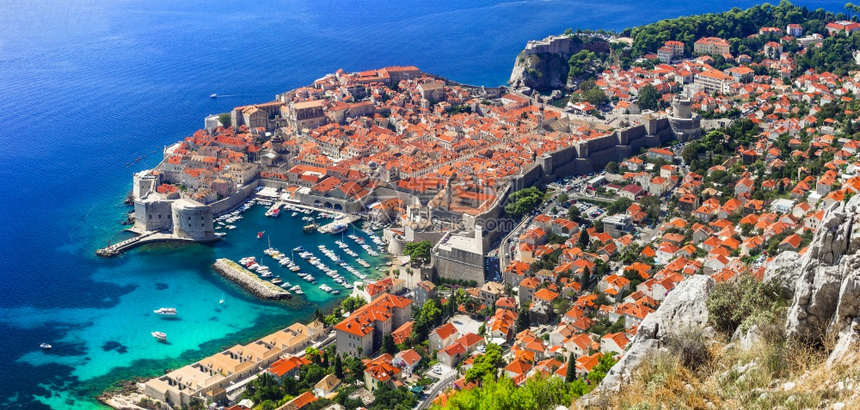 德布罗夫尼克镇亚得里海边珍珠克罗地亚古堡城陆界和旅游区Dubrovnik中世纪城市达尔马提亚的空中景象老美丽旅行图片