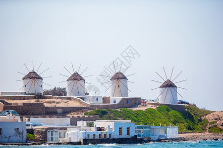 基克拉泽斯米科诺岛的古老传统风车景色日出时见闻名Cyclades希腊Mykonos镇上的旧传统风车户外村庄图片