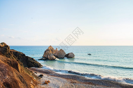 大约天空自然塞浦路斯帕福岛PetratouRomiou周围的海景视其为渔船渡口被认为是希腊神话中的Aphroditersqipo图片