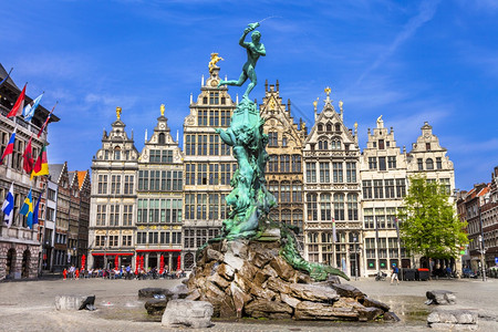 安特卫普市老城场广有典型的火石建筑比利时旅行和地标哥特雕像传统的图片
