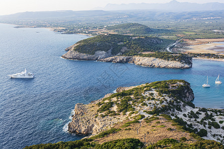 从帕莱奥卡斯特罗旧纳瓦里诺城堡欣赏希腊伯罗奔尼撒地区的Voidokilia海滩从帕莱奥卡斯特罗欣赏希腊伯奔尼撒地区的海滩著名精彩图片
