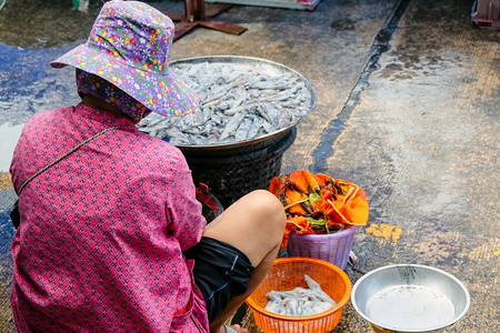 摄影旅游商业泰国PrachuapKhiriKhan省华欣区海鲜市场街头销售商图片