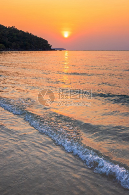 傍晚美丽的海边风景图片