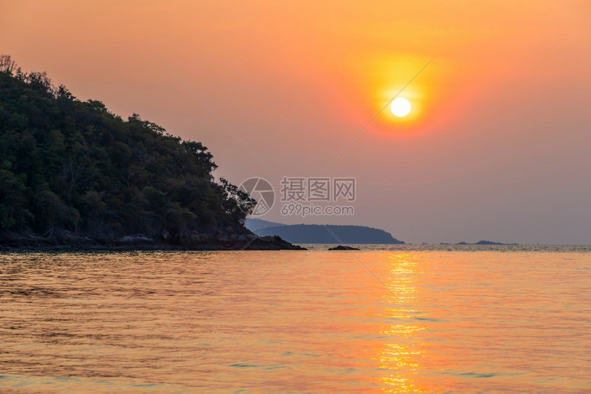 傍晚美丽的海边风景图片