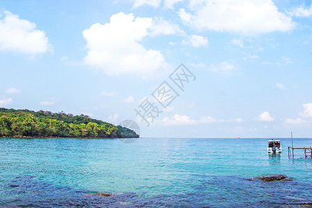 海观滨HaadSaiDaeng海滩的水晶清该海滩有木桥供泰国TratThish岛KohKood岛的旅游者转运潘皮萨尔为了达拉图片