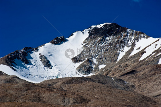 目的地球左喜马拉雅高山地貌全蓝色天空印度TsoMoriri湖Ladakh早460米高度图片