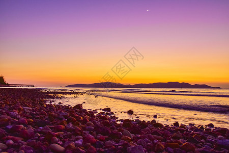 风景岛在泰国SattaptiphChonBuri夜幕背景日出海滩图片