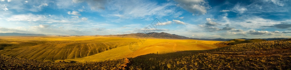 秋季荒漠平原风光图片