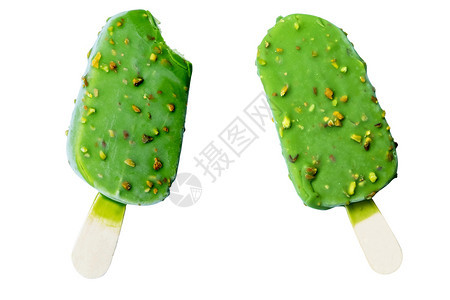 绿色冰淇淋棒白背景孤立无援有剪切路径Pistachio坚果冰淇淋咬放松颜色图片